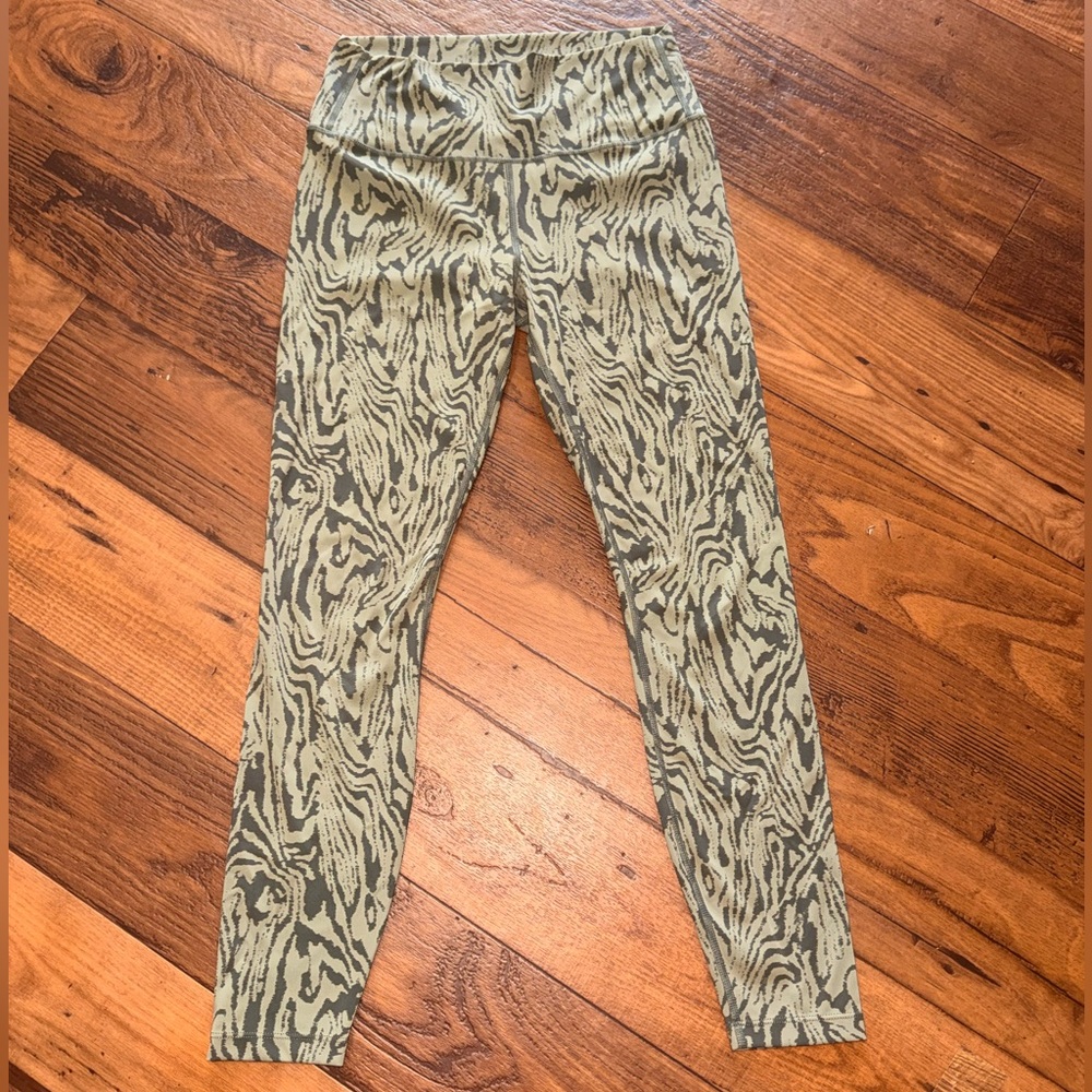 NWOT Varley Green Distorted Grain Luna Legging Size: Small - Picture 9 of 16